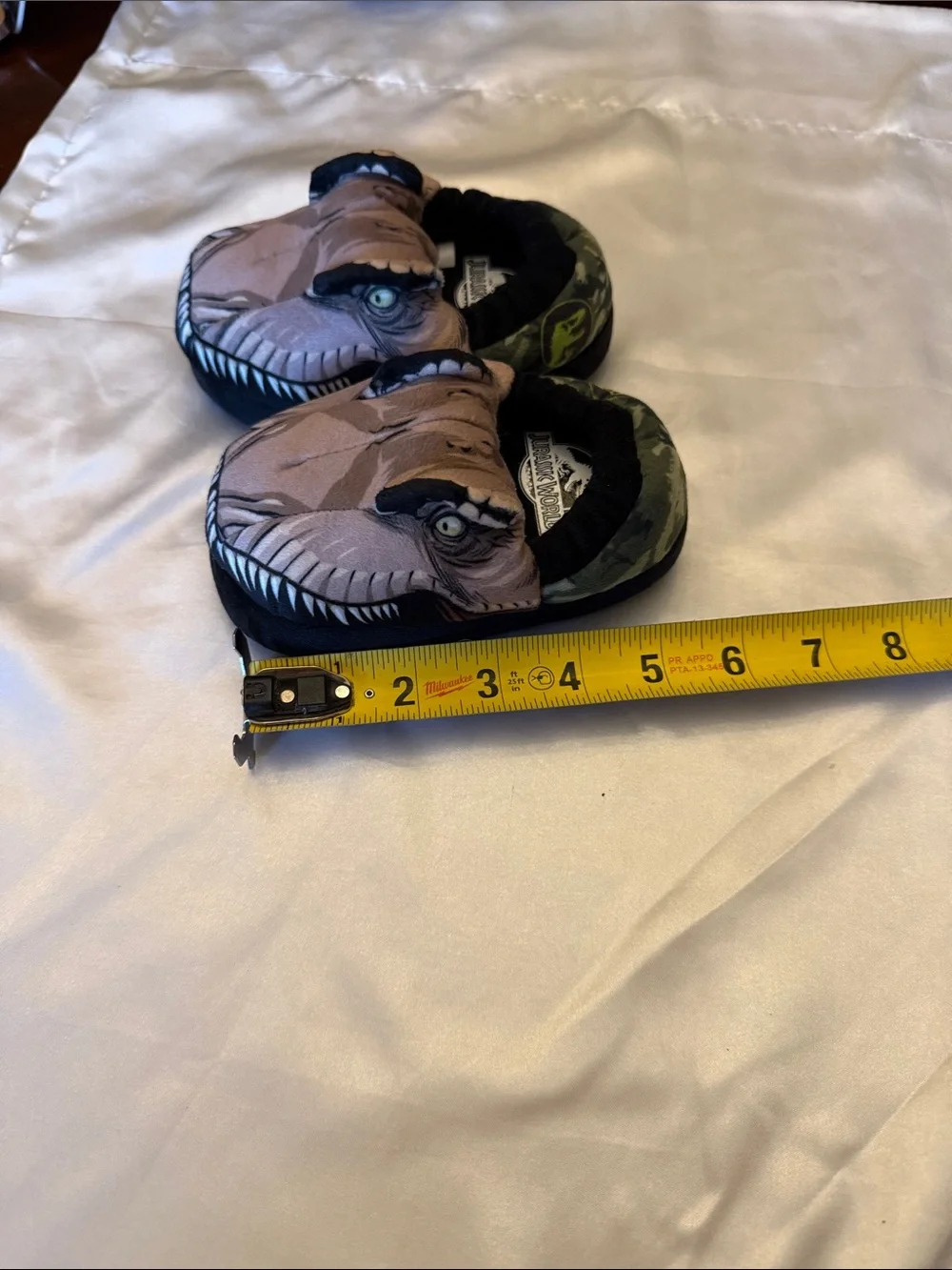 Toddler Jurassic World Slip On Slippers S 5/6 Never Worn